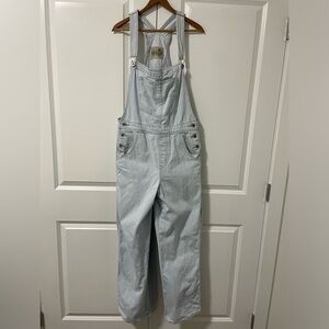 LEVI’S- light wash VINTAGE WOMEN'S OVERALLS Silvetab